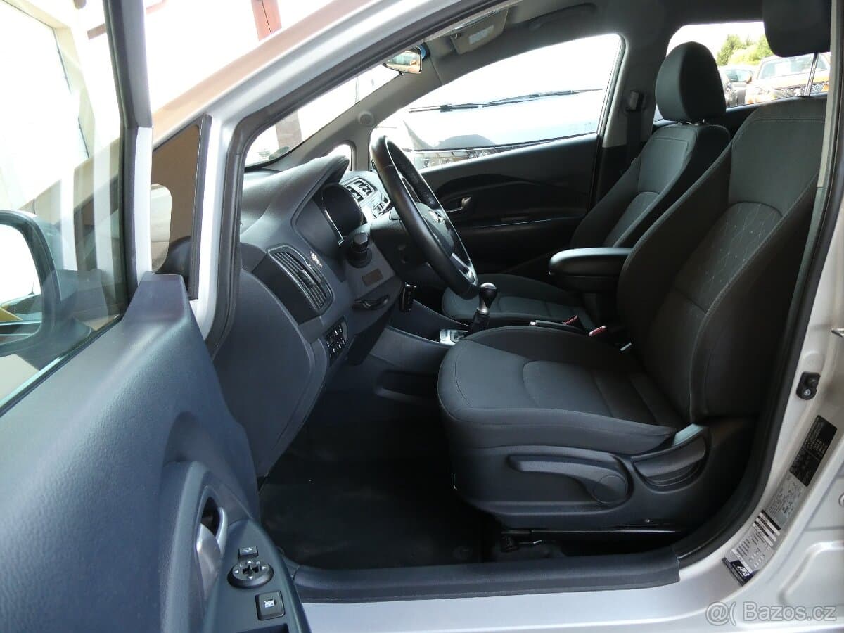 2016 Kia RIO - 12