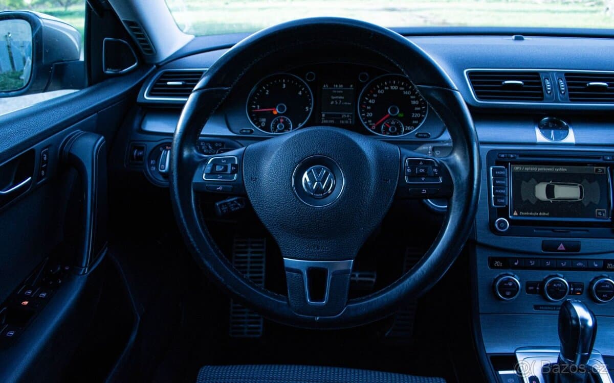 2012 Volkswagen PASSAT - 12
