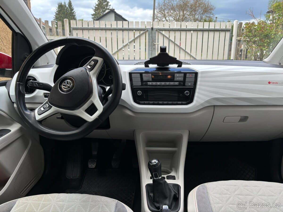 2017 Volkswagen UP! - 12