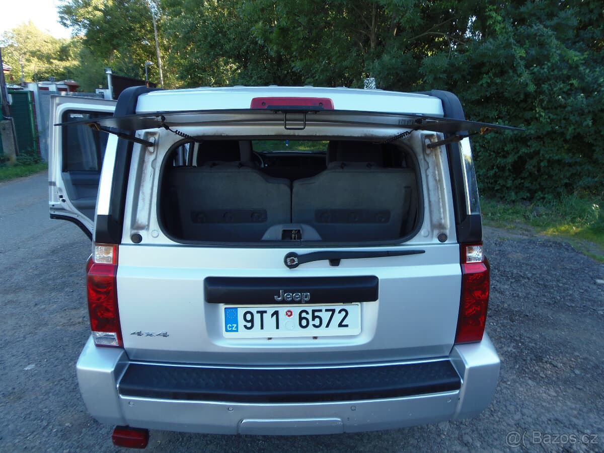 2007 Jeep COMMANDER - 12