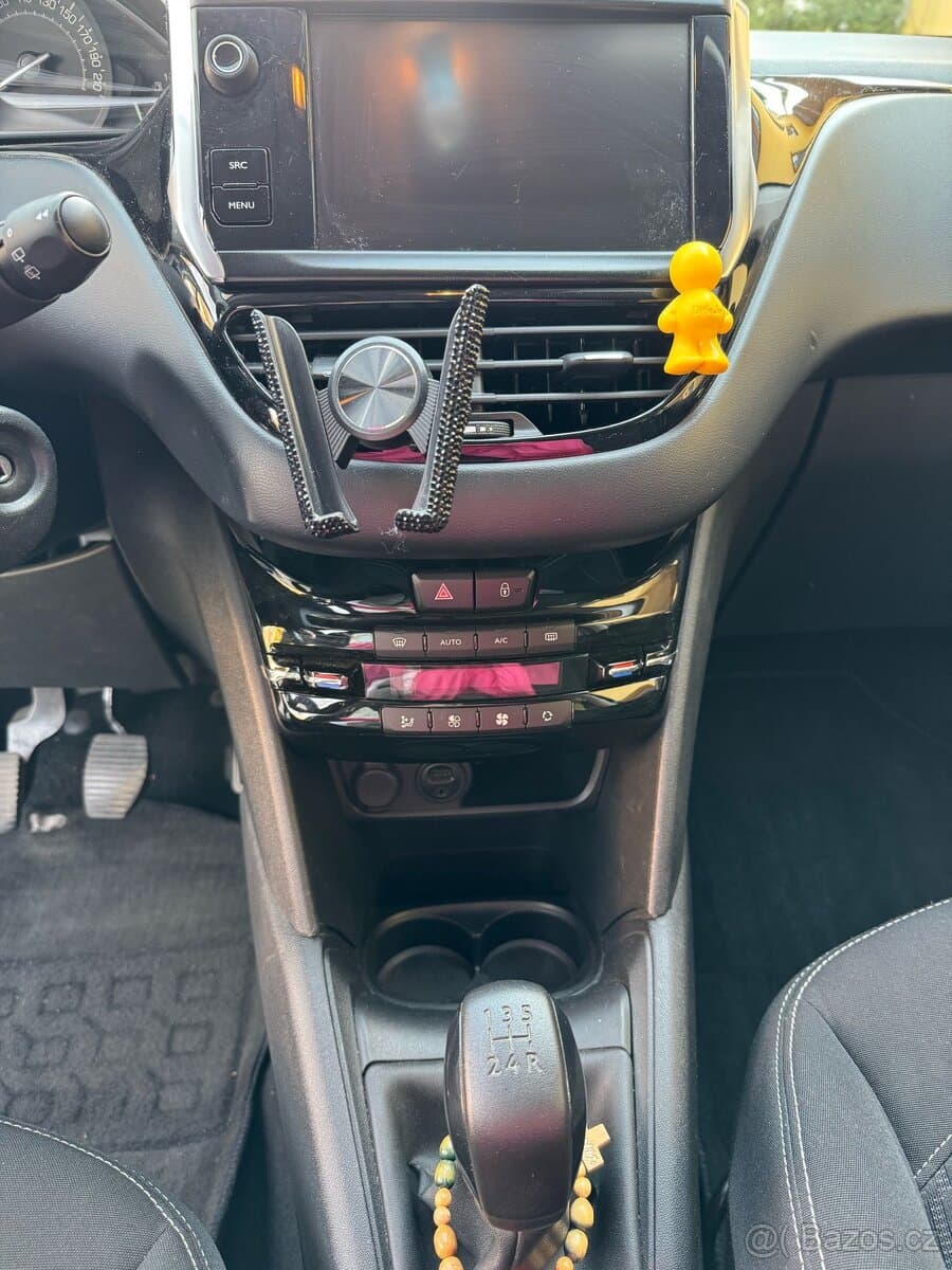 2017 Peugeot 208 - 12