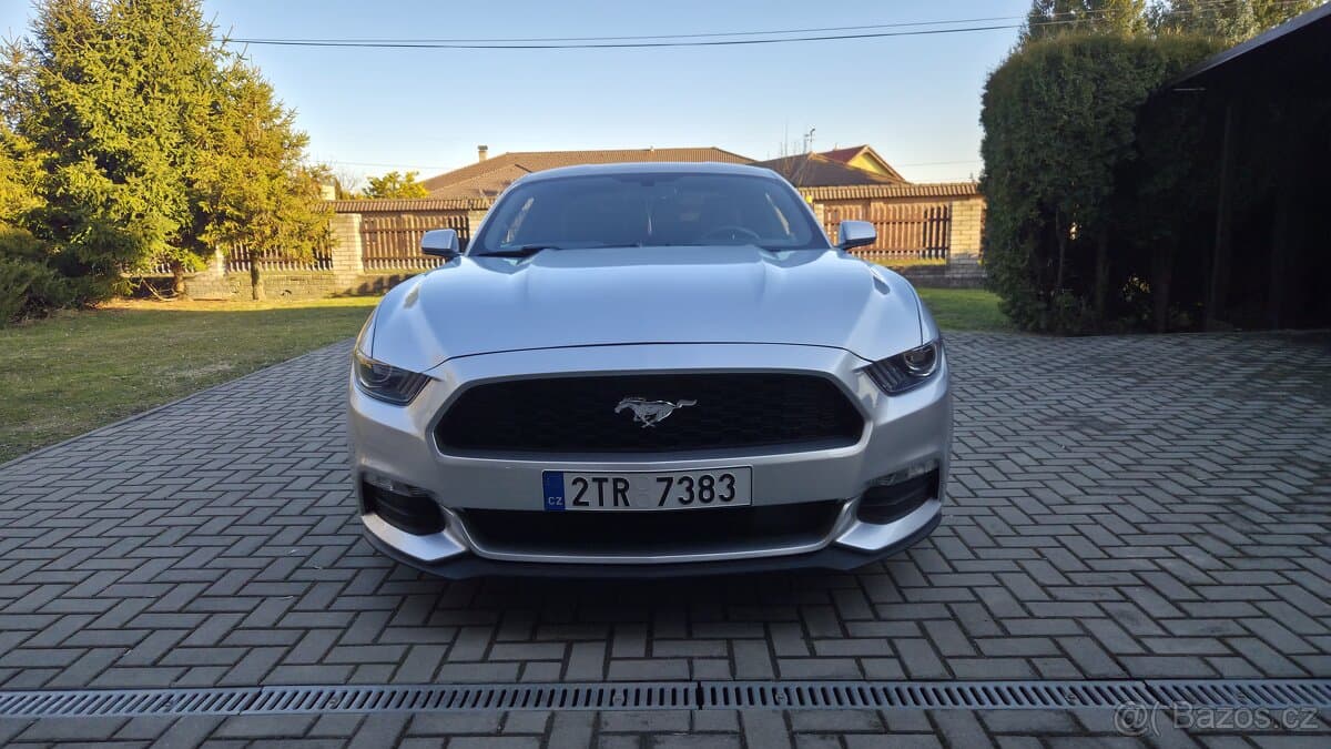 2017 Ford MUSTANG - 12