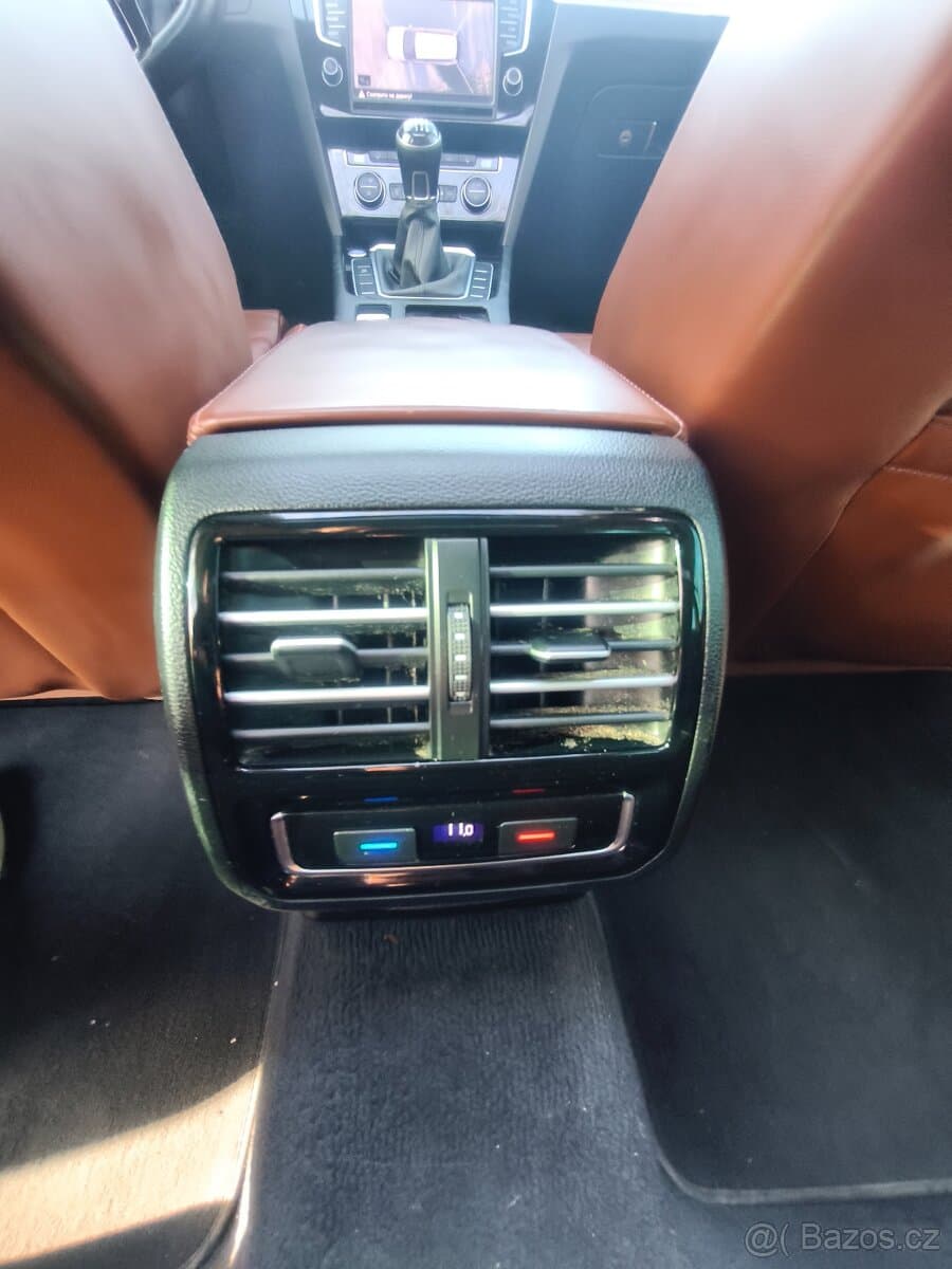 2015 Volkswagen PASSAT - 12