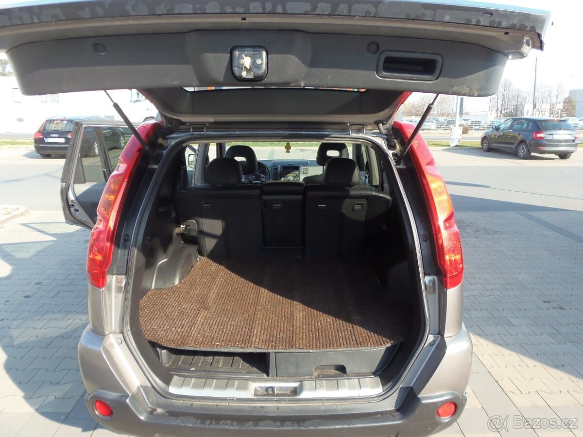 2010 Nissan X-TRAIL - 12