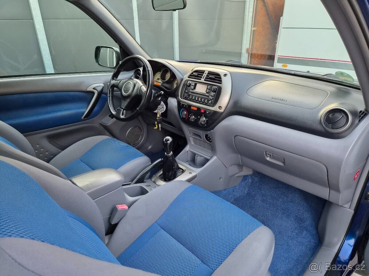 2003 Toyota RAV4 - 12