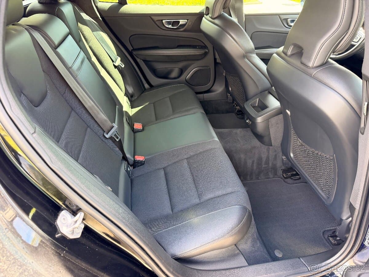 2020 Volvo V60 - 12