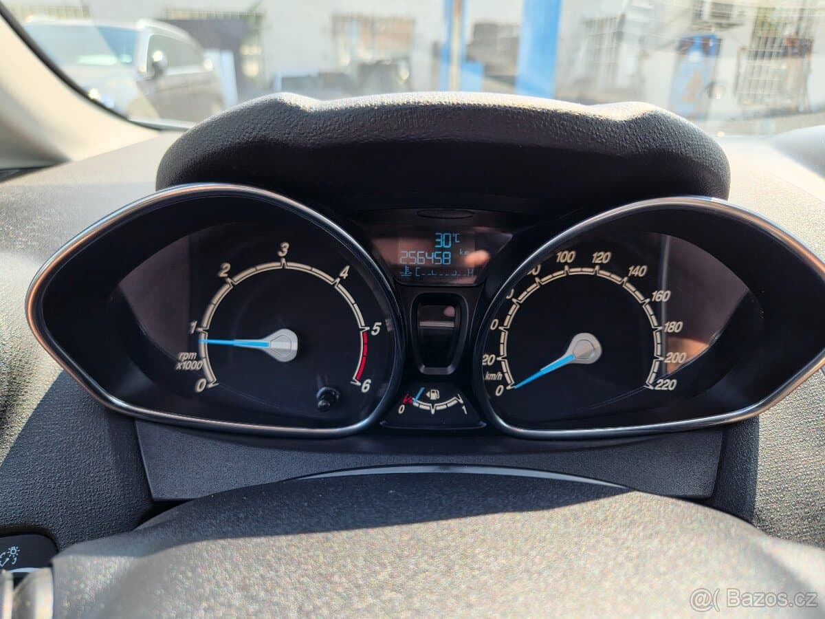 2015 Ford FIESTA - 12