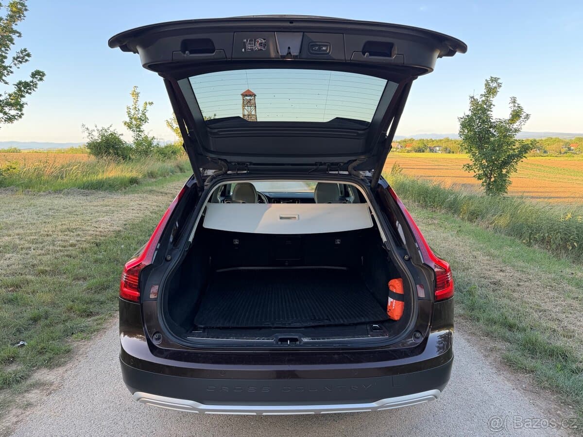 2021 Volvo V90 - 12