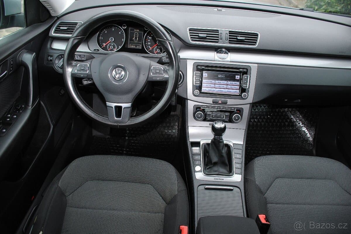 2011 Volkswagen PASSAT - 12