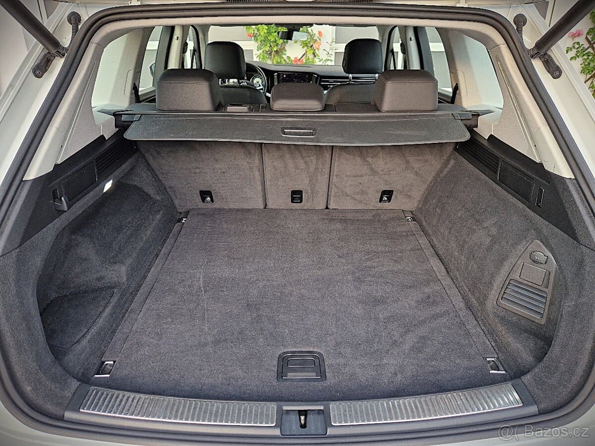 2019 Volkswagen TOUAREG - 12