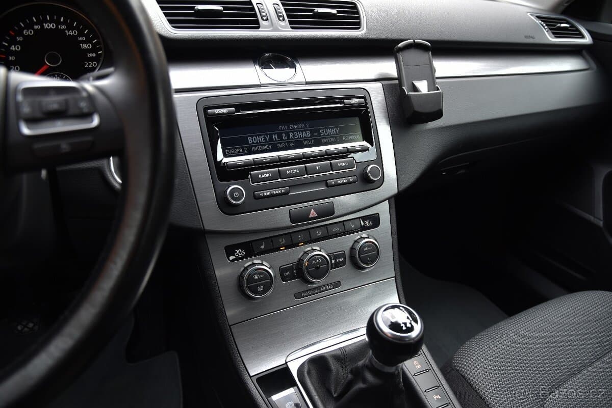 2012 Volkswagen PASSAT - 12