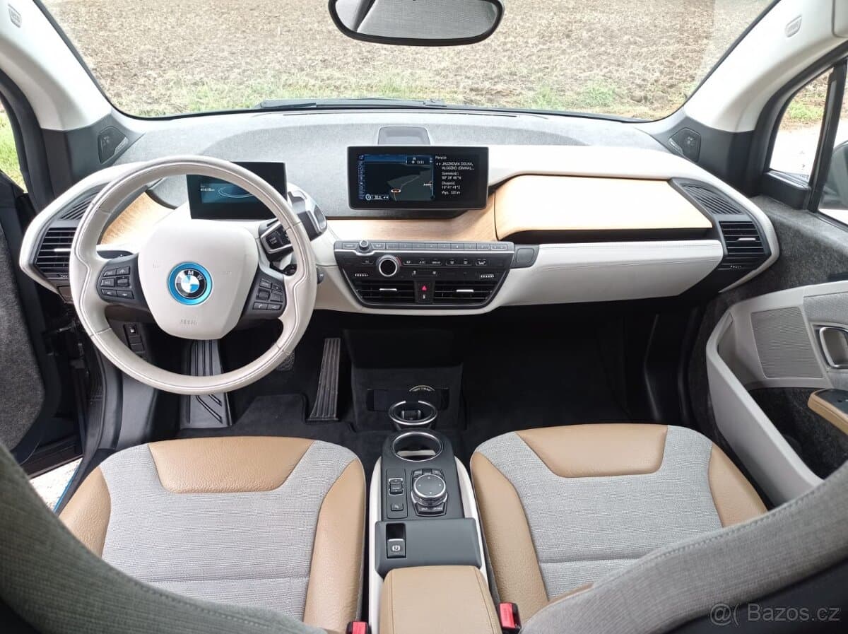 2017 BMW i3 - 12