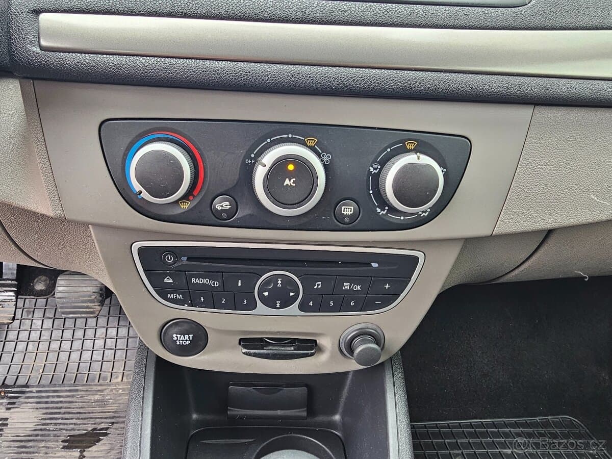 2010 Renault MEGANE - 12