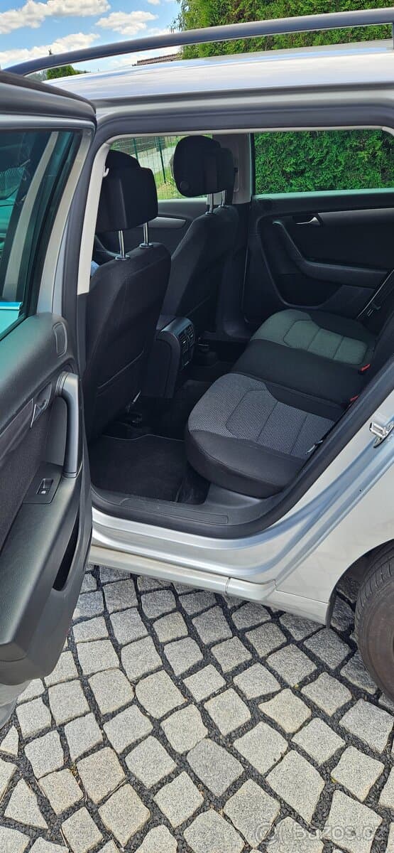 2011 Volkswagen PASSAT - 12