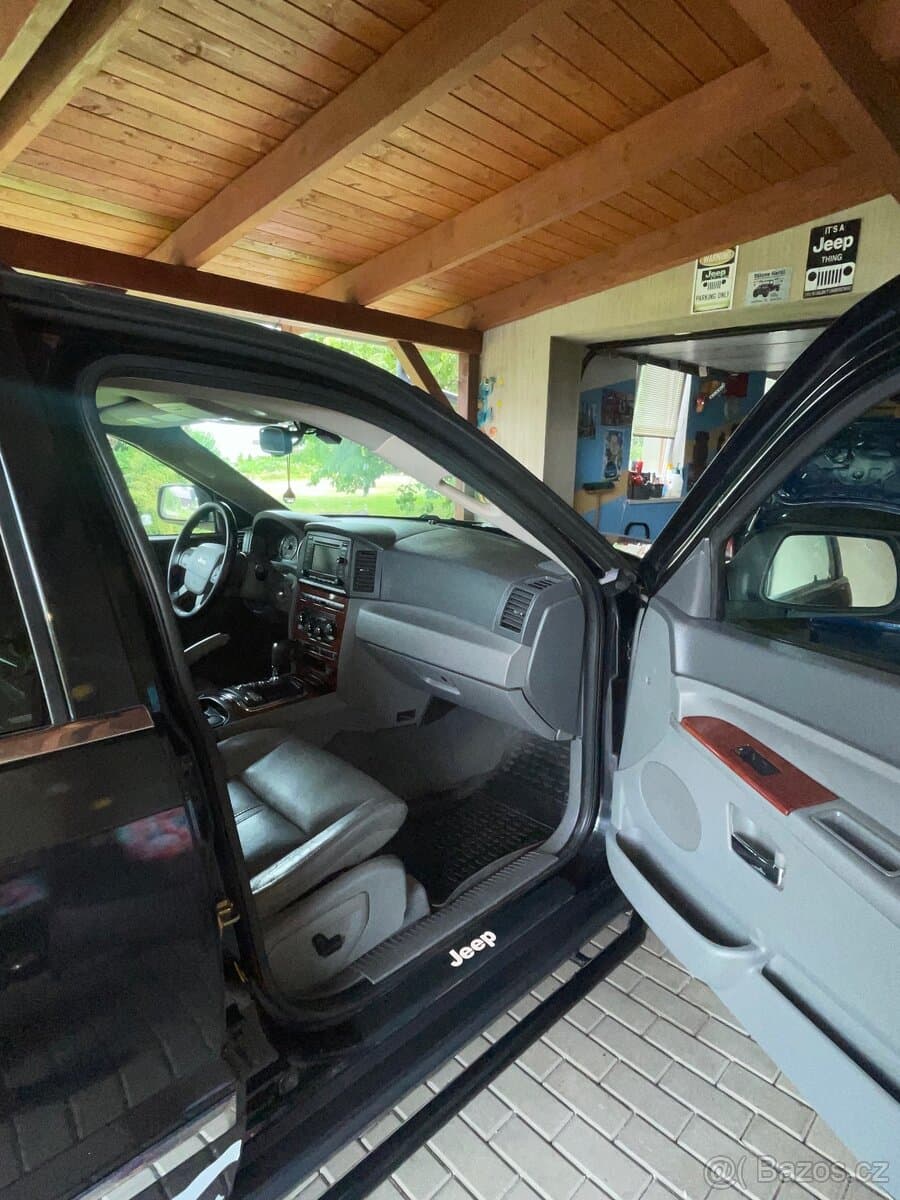 2005 Jeep CHEROKEE - 12