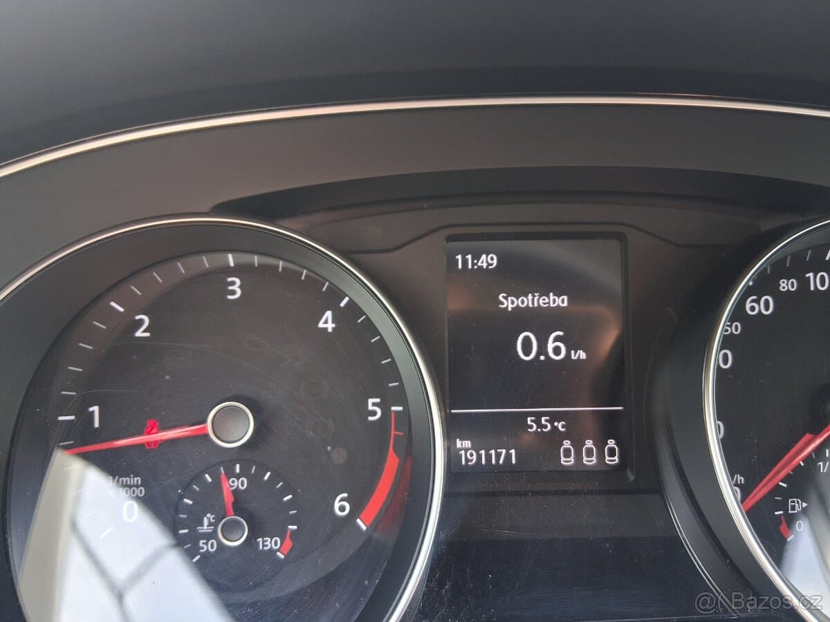 2018 Volkswagen PASSAT - 12