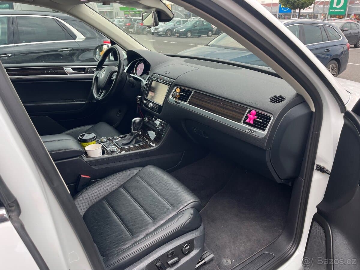 2014 Volkswagen TOUAREG - 12