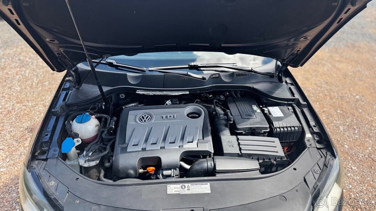 2011 Volkswagen PASSAT - 12