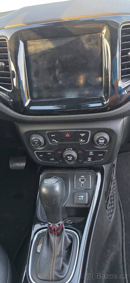 2017 Jeep COMPASS - 12