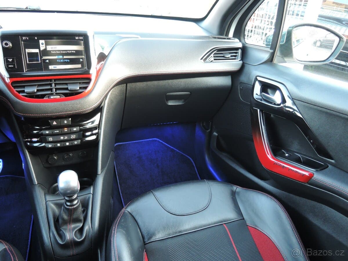 2013 Peugeot 208 - 12