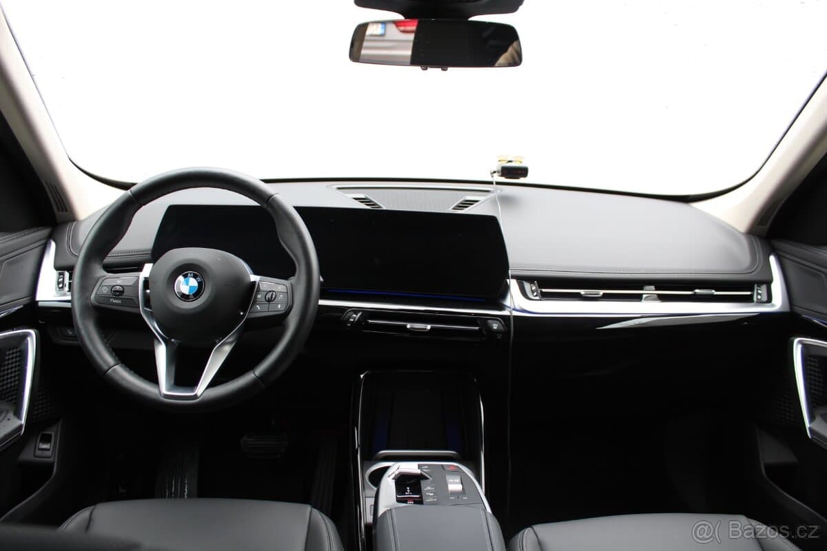 2025 BMW X1 - 12