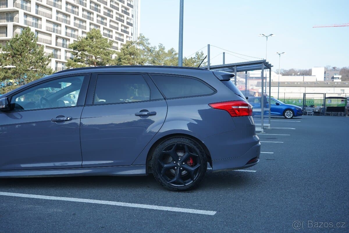 2017 Ford FOCUS - 12