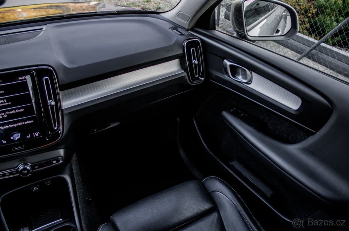 2018 Volvo XC40 - 12