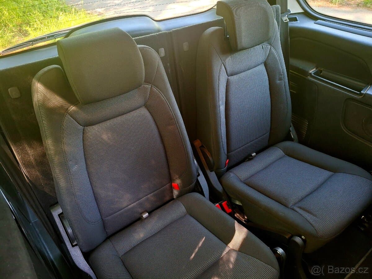 2011 Ford GALAXY - 12