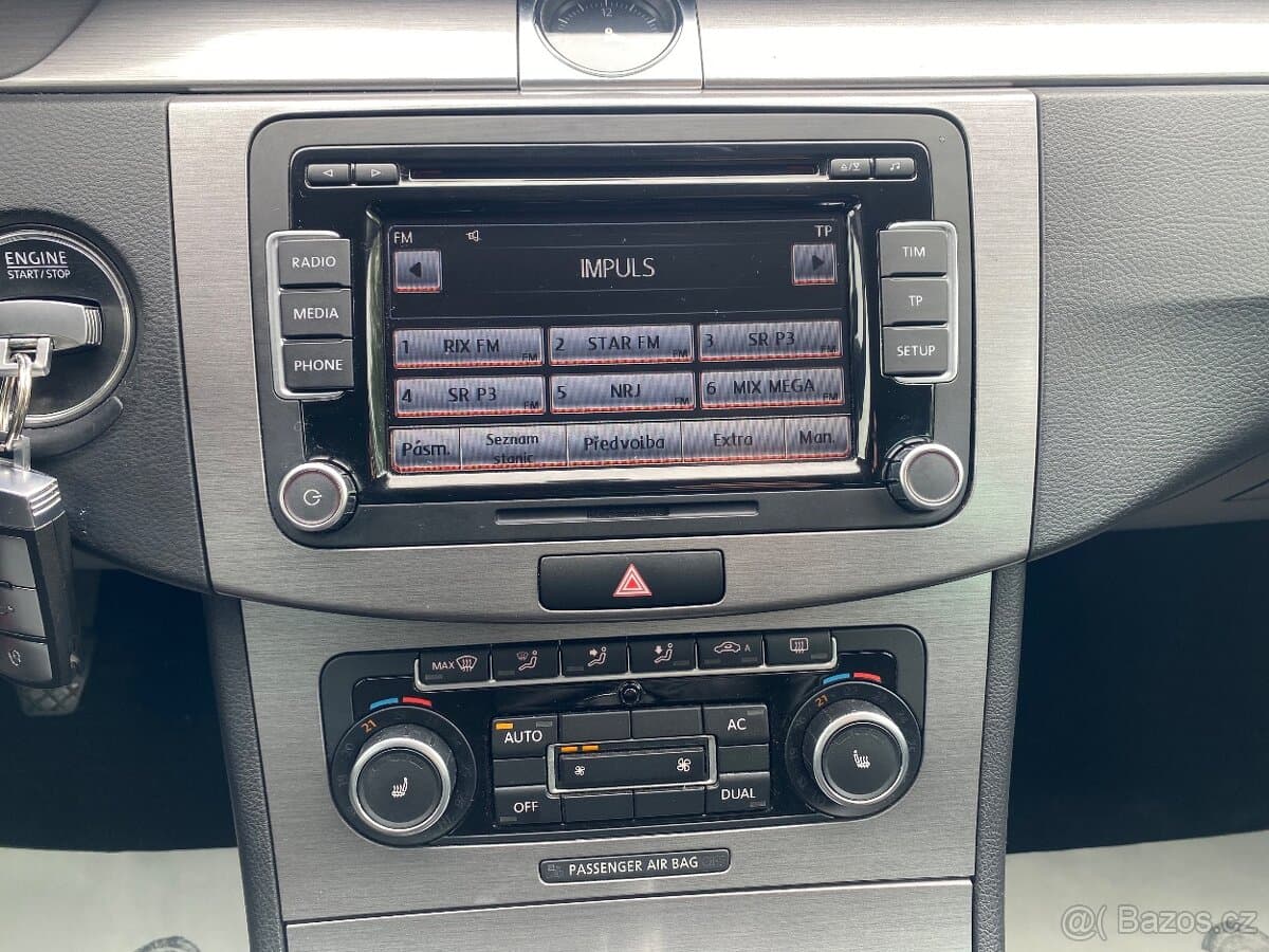 2011 Volkswagen PASSAT - 12