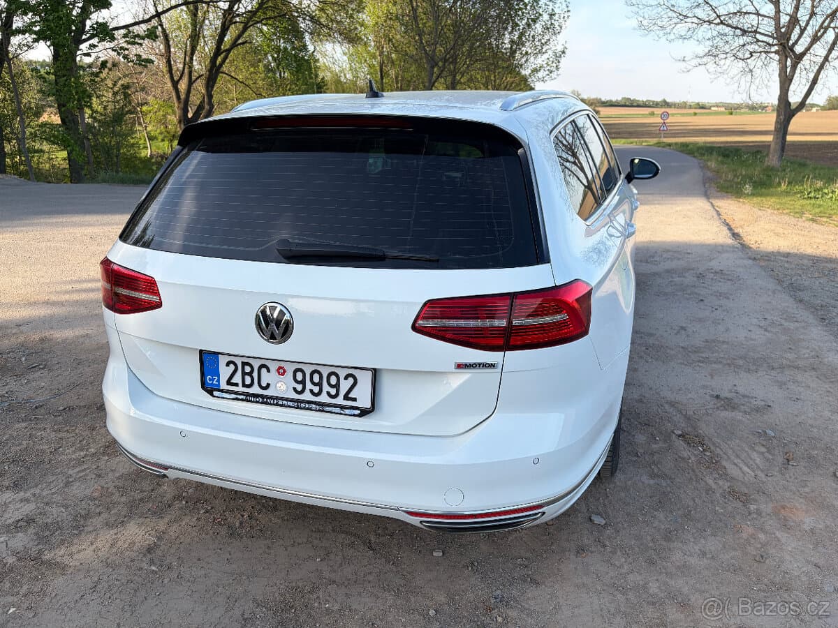 2019 Volkswagen PASSAT - 12