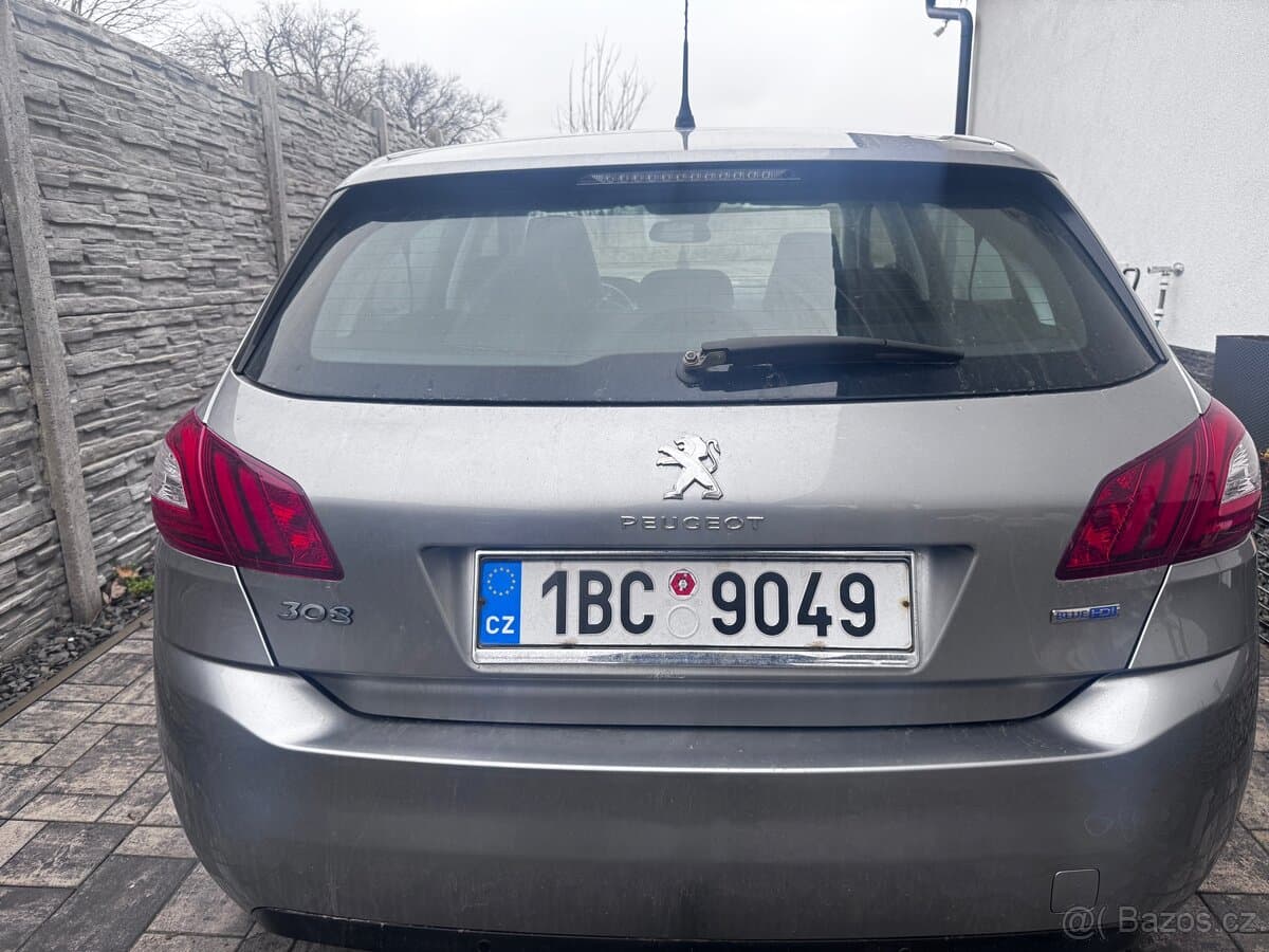 2015 Peugeot 308 - 12