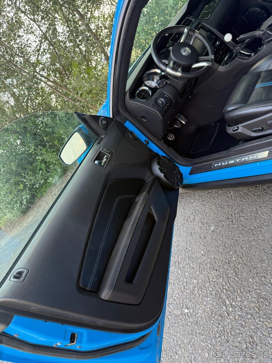 2010 Ford GT - 12