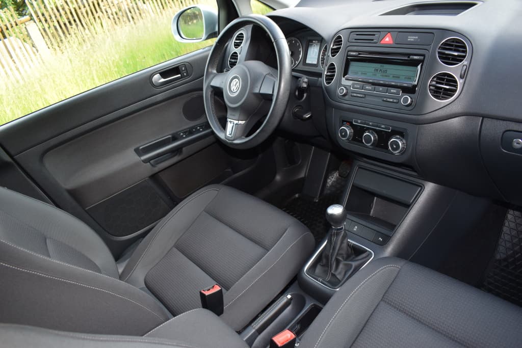 2010 Volkswagen GOLF - 12