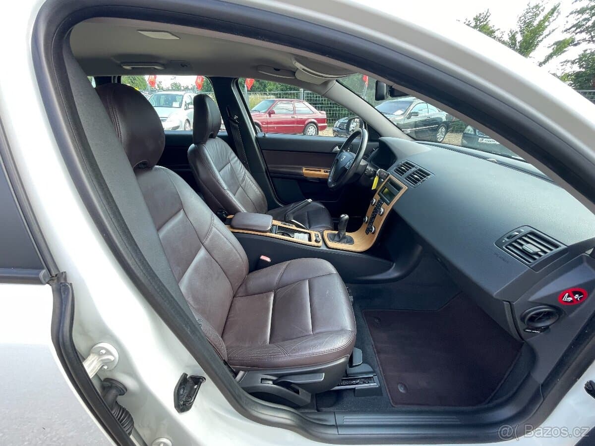 2010 Volvo V50 - 12