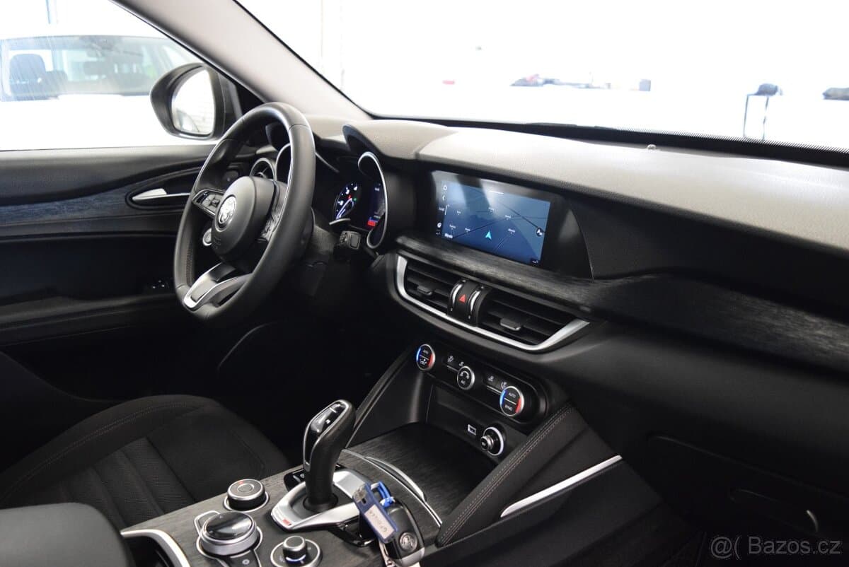 2020 Alfa Romeo STELVIO - 12