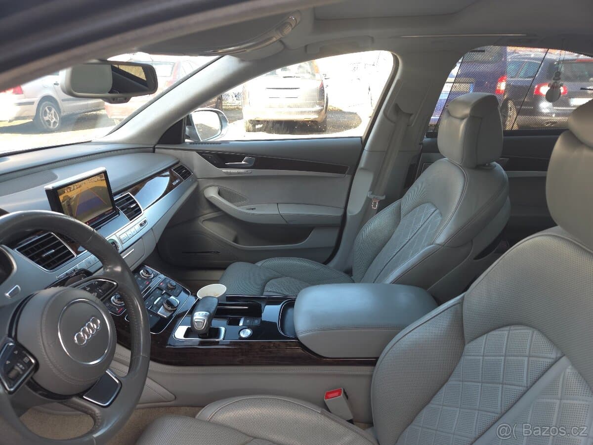 2010 Audi A8 - 12