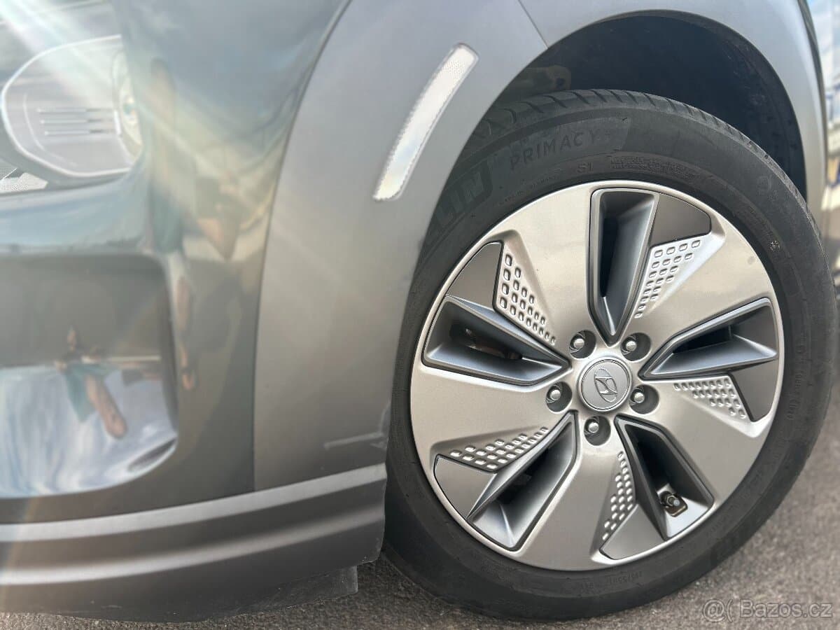 2021 Hyundai KONA - 12