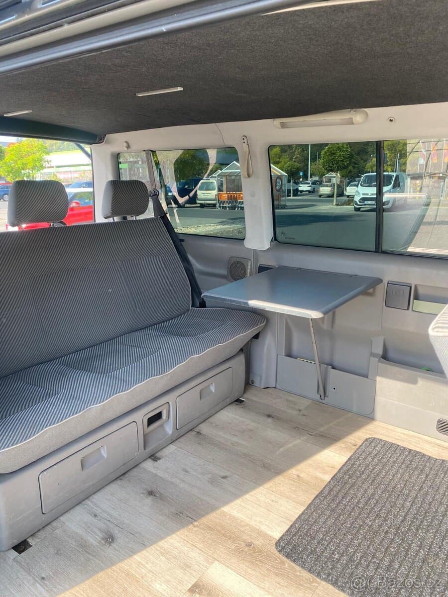 Volkswagen MULTIVAN - 12