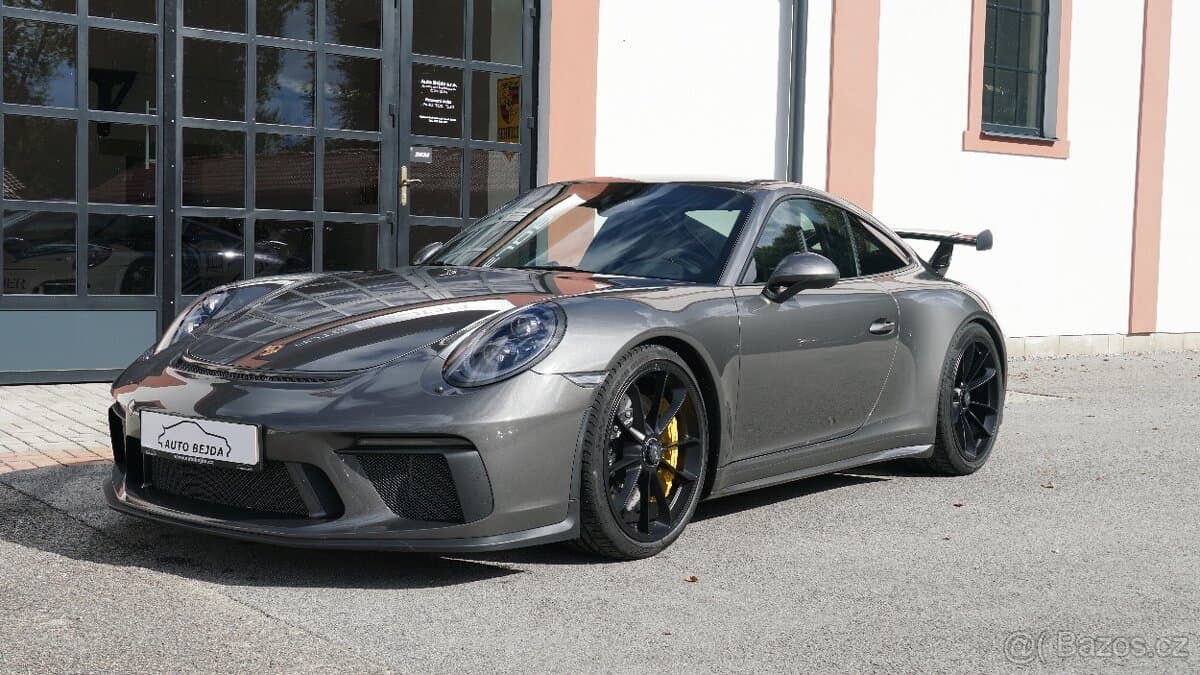 2017 Porsche 911 - 12