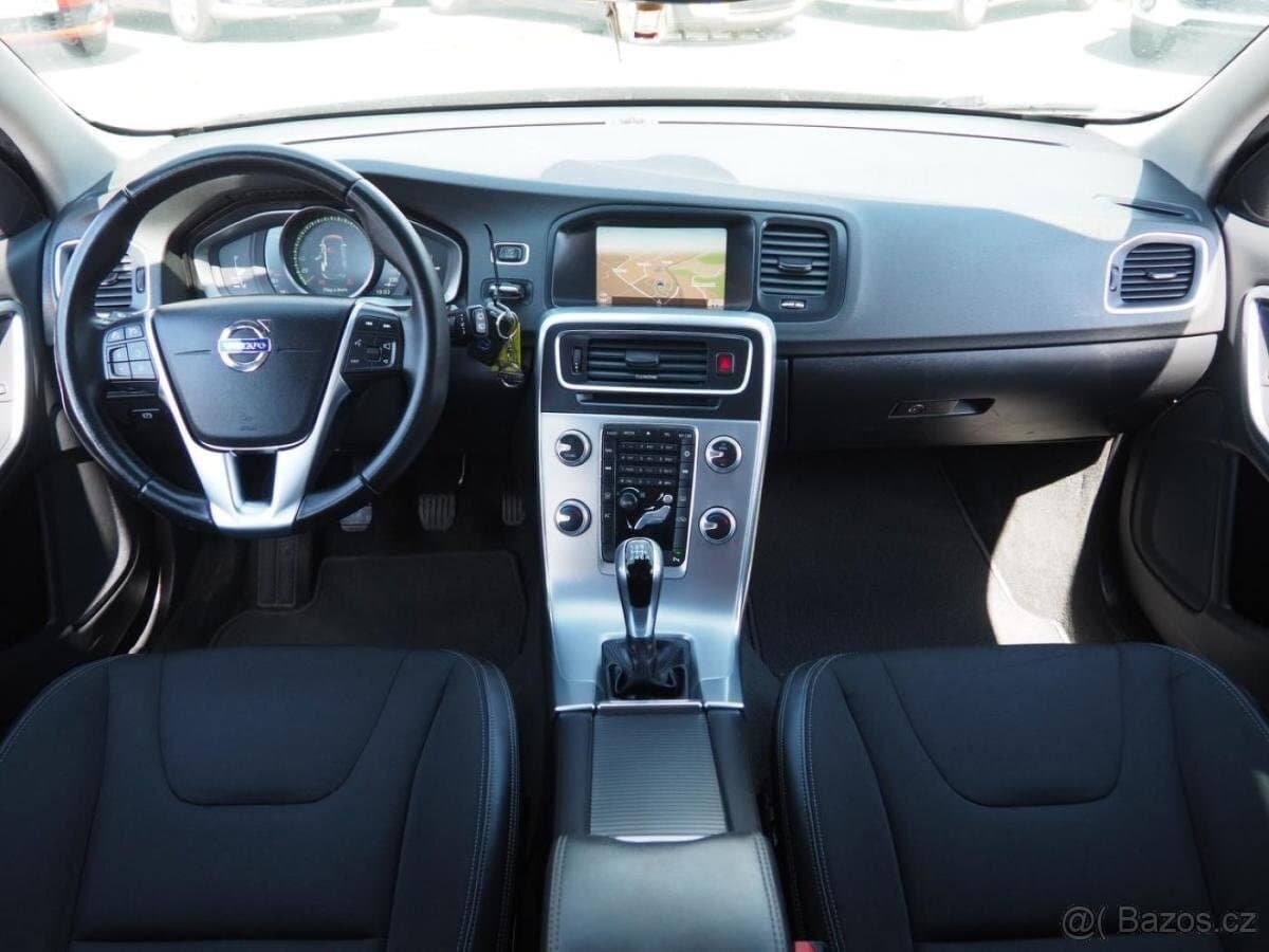 2017 Volvo V60 - 12