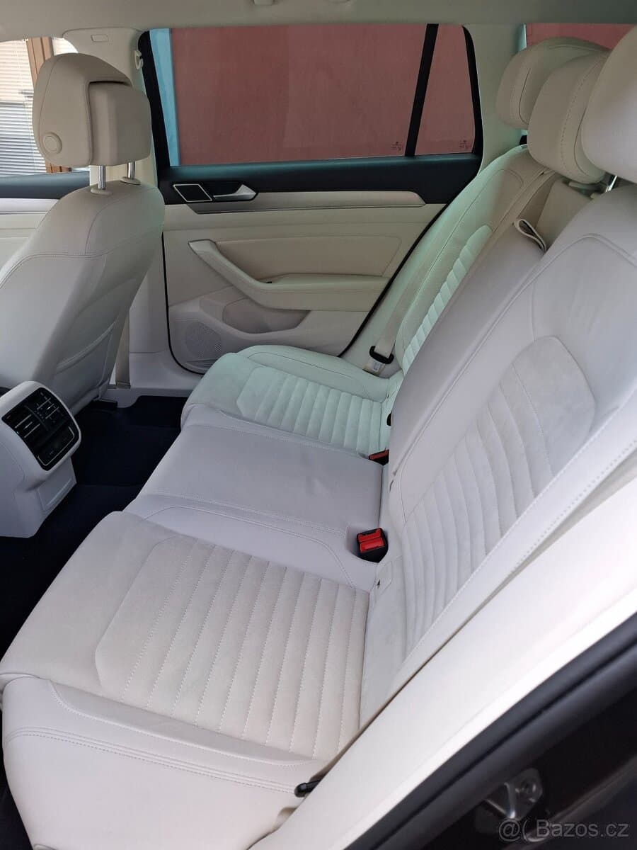 2018 Volkswagen PASSAT - 12