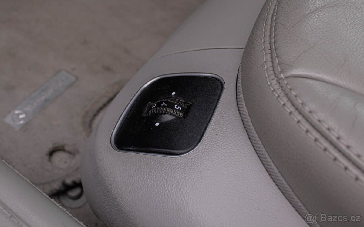 2004 Mercedes-Benz SL - 12