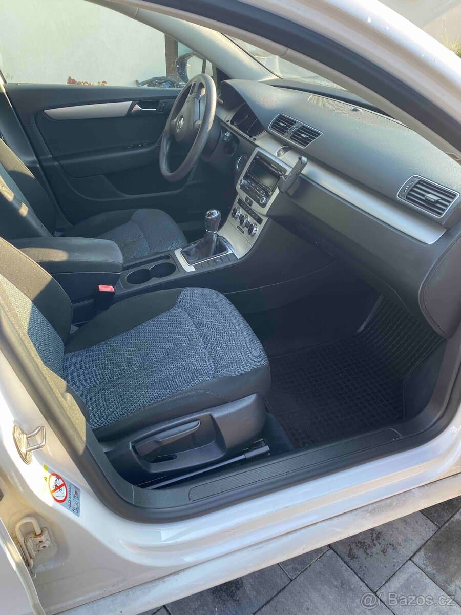 2013 Volkswagen PASSAT - 12