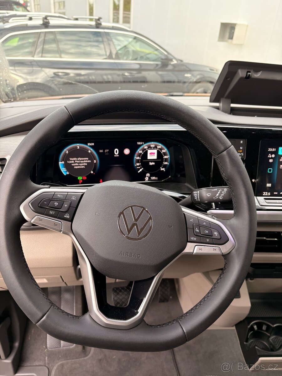 Volkswagen MULTIVAN - 12