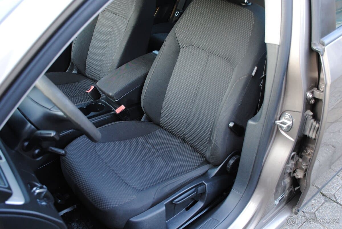 2011 Volkswagen PASSAT - 12