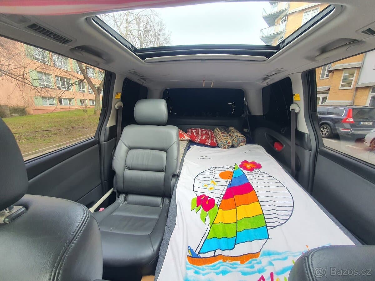 2005 Toyota PREVIA - 12