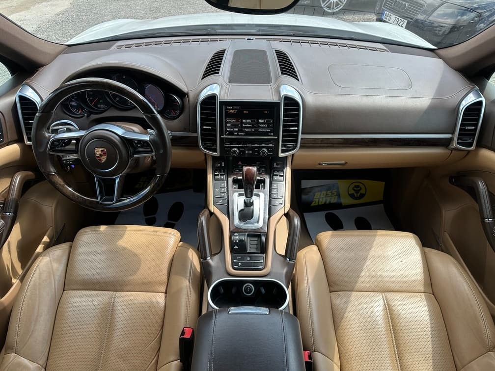 2015 Porsche CAYENNE - 12