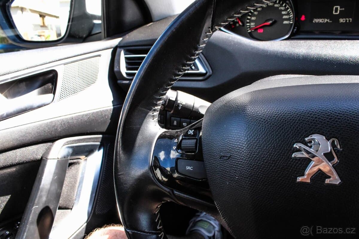 2015 Peugeot 308 - 12