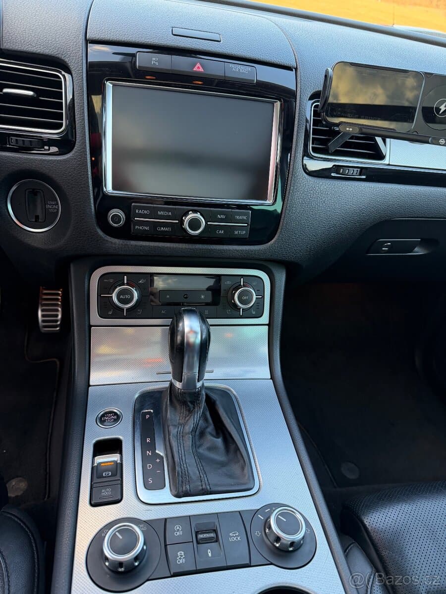 2010 Volkswagen TOUAREG - 12