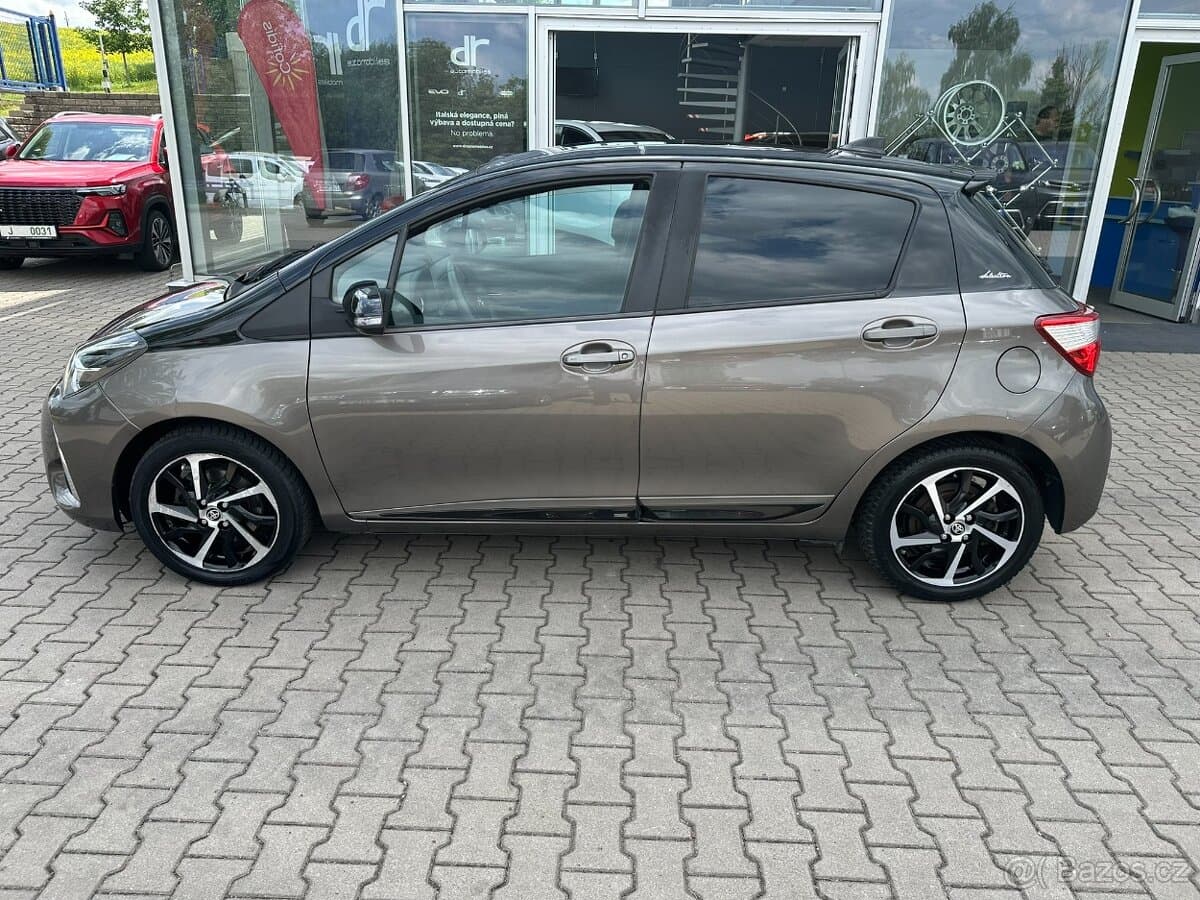 2020 Toyota YARIS - 12